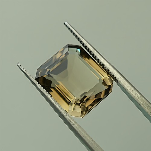 Cristal octogonal facetté