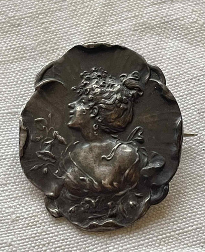 Ancienne petite broche art - petite,