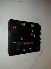 BOITIER FUSIBLES Renault