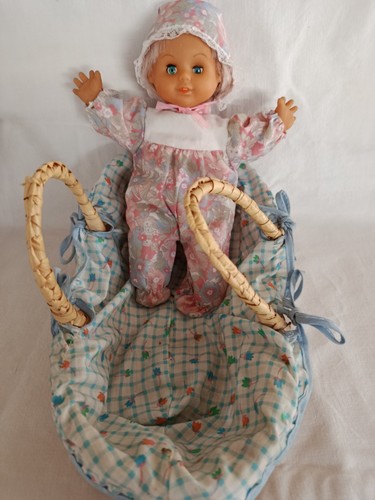 Poupee dans son - dans, couffin