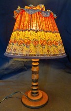 Lampe de bureau pied en bois abat jour tissu fleuri