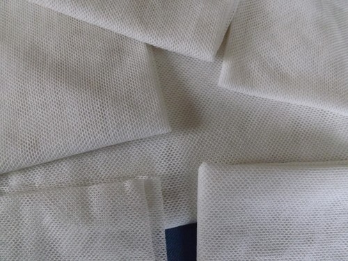 Morceaux tulle nu de - 6,
