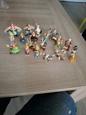 lot 18 figurines asterix