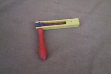 ancienne crécelle bois publicitaire palais de la chaussure 