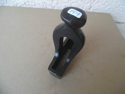 Old tool outil - /,