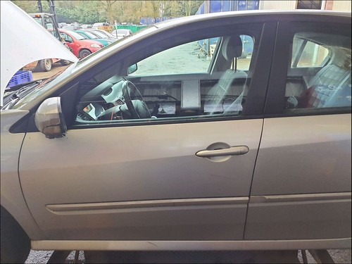 Porte renault laguna - av,