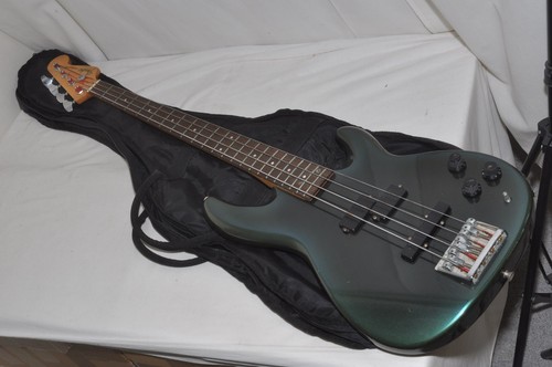 Guitare électrique basse
