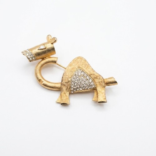 Vintage gold tone camel - camel, brooch