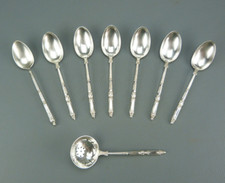 ensemble à café ou thé + une saupoudreuse à sucre en métal argenté, modèle Russe