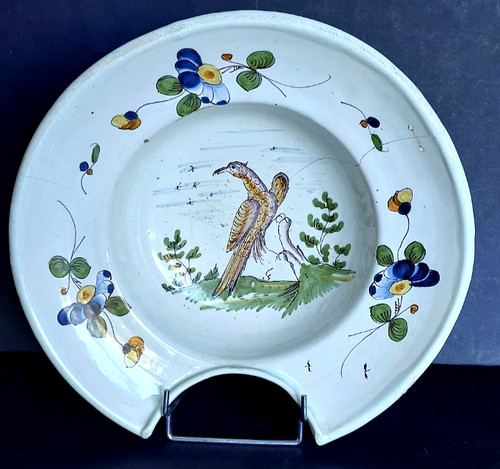 Rare plat barbe - plat, faïence