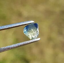 Saphir bleu brut de Madagascar