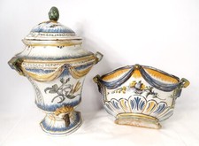 Fontaine murale bassin faïence Nevers fleurs guirlandes mascaron XVIIIème