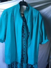 ROBE HABILLEE POUR DAME ET SA