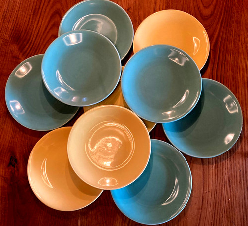 Rares assiettes plates jaune