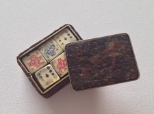 Curieuse boite pendentif porte clé mini dés comptoir collection Bar