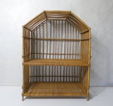 étagère en rotin