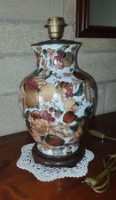 PIED DE LAMPE EN CÉRAMIQUE - DÉCOR DE FRUITS (VENDU SANS ABAT-JOUR)