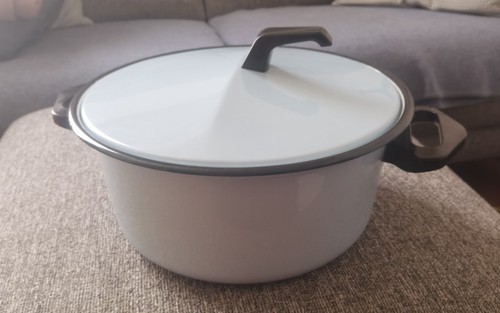Ancienne cocotte avec - cocotte,