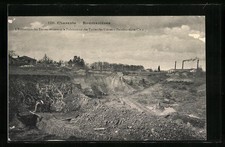 CPA Roumazières, L´Extraction des Terres servant à la Fabrication des Tuilles d 