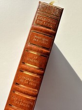 Livre Avec 4 Différentes