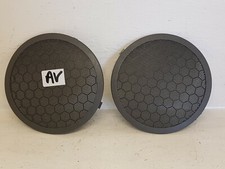 Cache enceinte porte avant