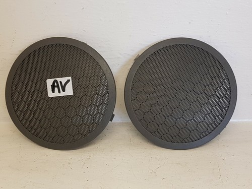Cache enceinte porte avant