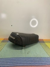 Selle Peugeot SX8 dans son jus un peu craquelé mais pas déchirer A912