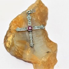 Diamant Pavé Avec Rubis