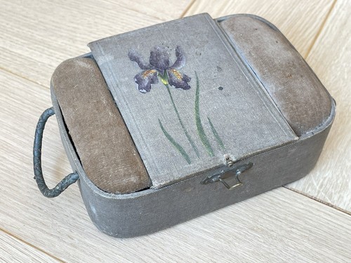 Charmante petite boite - , à