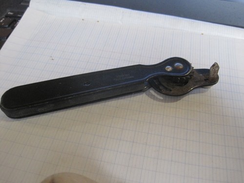 Ancien ouvre boite - , manuel