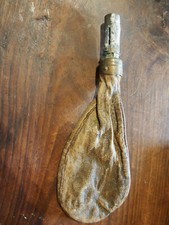 POIRE A  PLOMBS  de chasse  EN PEAU   FRANCE VERS 1850  1870