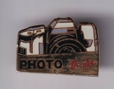 RARE PINS PIN'S .. TV RADIO