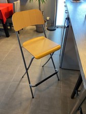 tabourets de bar ou chaises hautes en bois pliables et metal vendu par deux