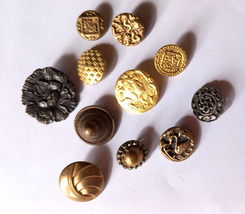 Lot anciens boutons en - anciens,