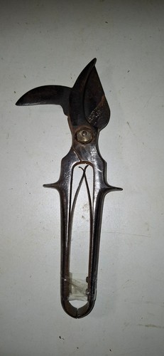 Secateur serpette ancien de - ,