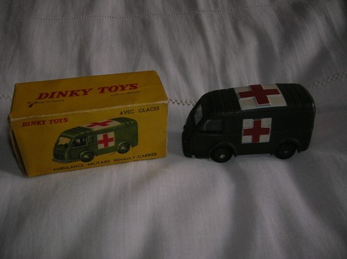 Dinky toys ambulance militaire - dinky,