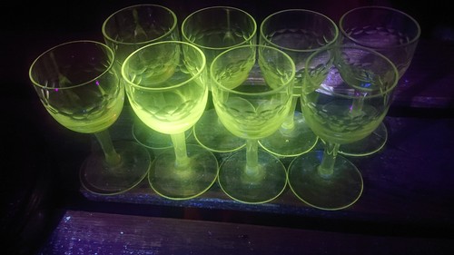 Lot verres pied à - pied,