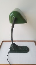 Lampe ancienne articulée. Marque NIAM. Support en fonte. Globe en tôle émaillée