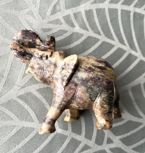 éléphant sculpté pierre - Éléphant,