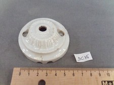 Ancienne rosace plafonnier en porcelaine blanche cache dominos 1930 ( DC16 )