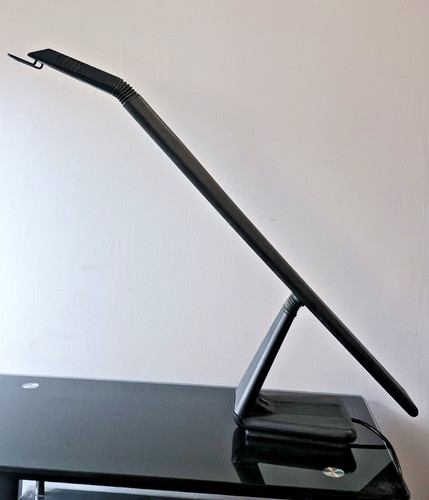Lampe cosi conçue par - lampe, g