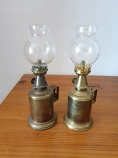 Deux véritables lampes à