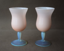 2 verres  à pieds soufflés
