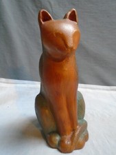 Sculpture Chat assis en terre