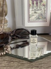 miniature parfum eau de toilette numéro 19 bouchon noir plastique