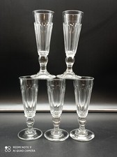 5 flutes à Champagne en