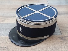 Un Képi militaire Capitaine de Gendarme Gendarmerie militaria.