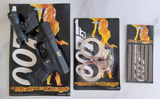 Lot jouets Pistolet +lampe