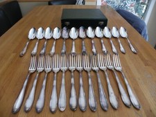 24 COUVERTS MÉTAL ARGENTÉ