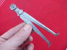 petit compas jambette fer forgé outil ancien